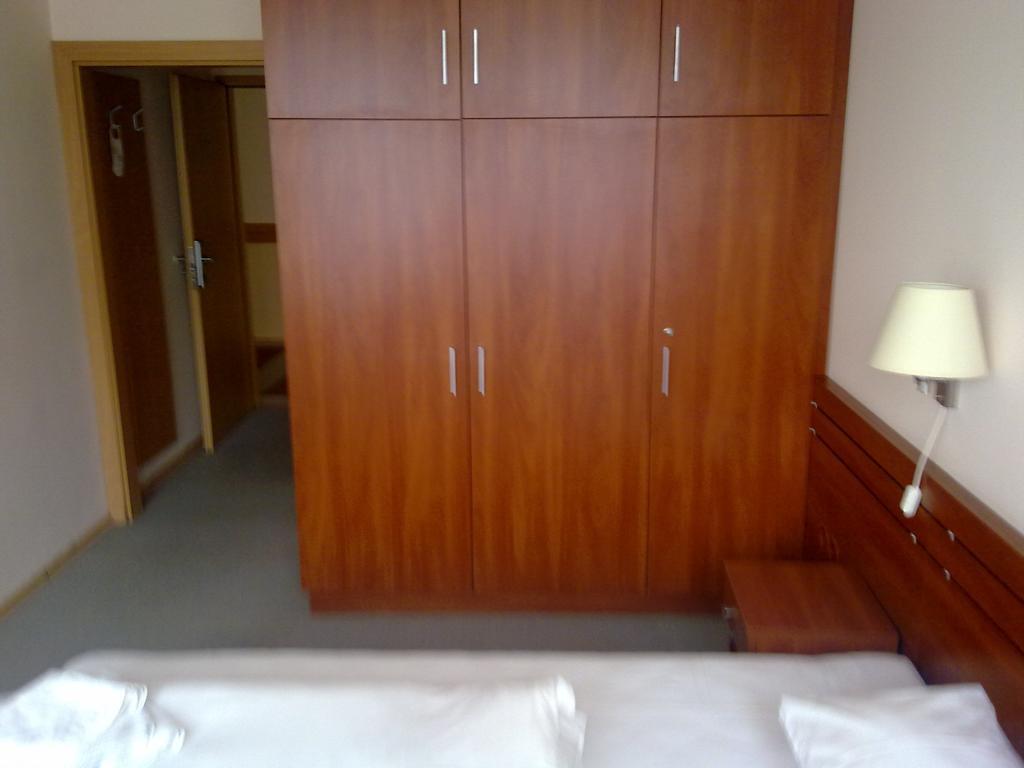 Hôtel Eszterhazy Karoly Egyetem à Eger Chambre photo