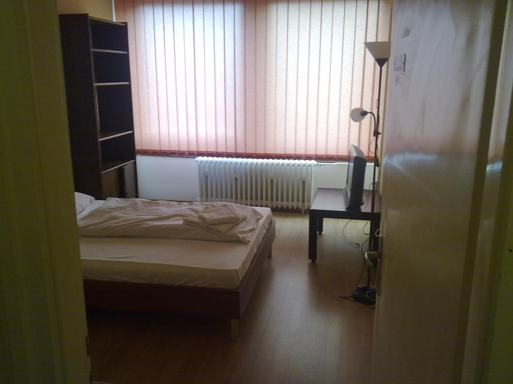 Hôtel Eszterhazy Karoly Egyetem à Eger Extérieur photo