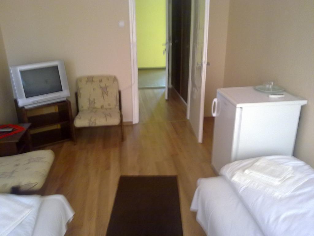 Hôtel Eszterhazy Karoly Egyetem à Eger Extérieur photo