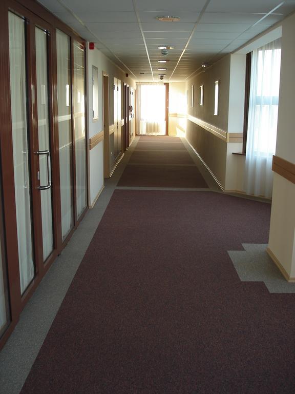Hôtel Eszterhazy Karoly Egyetem à Eger Extérieur photo