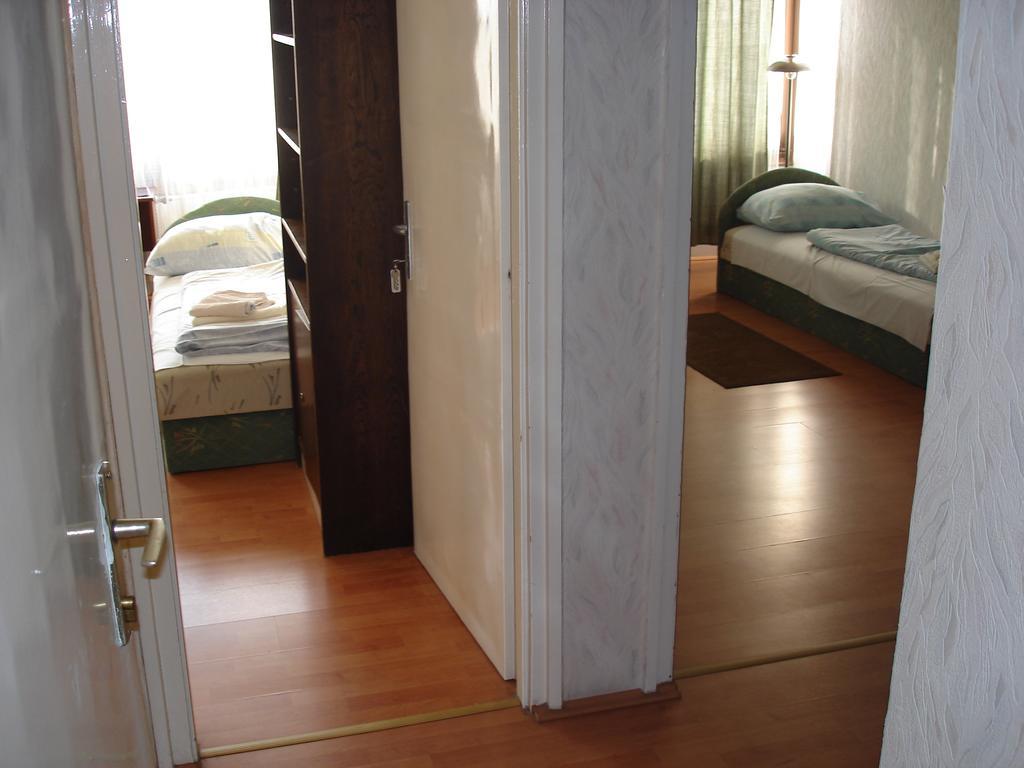 Hôtel Eszterhazy Karoly Egyetem à Eger Extérieur photo