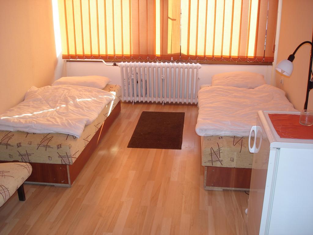 Hôtel Eszterhazy Karoly Egyetem à Eger Chambre photo